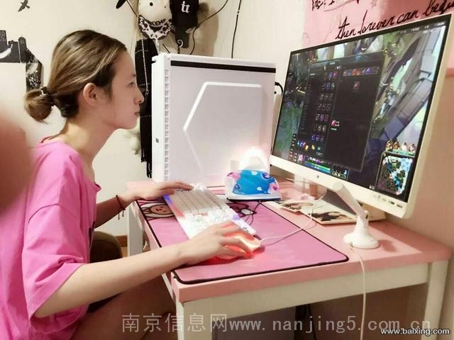 16年无边框超帅27寸白色四核8g游戏独显台式机电