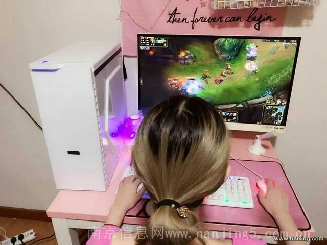 16年无边框超帅27寸白色四核8g游戏独显台式机电