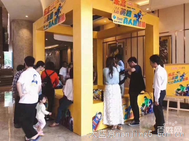 真人版抓娃娃机 抓到娃娃统统带回家玩出飞翔感