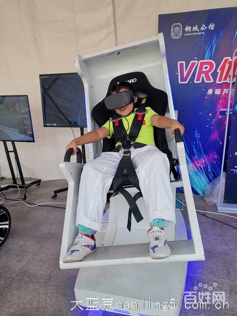 南京栖霞提供VR多人影院VR赛车VR360旋转设备