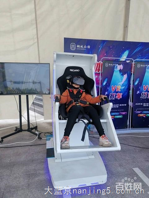 南京栖霞提供VR多人影院VR赛车VR360旋转设备