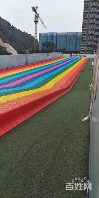 抖音上的“爆红”七彩旱雪滑道带你体验刺激体验