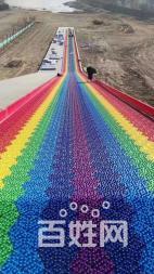 抖音上的“爆红”七彩旱雪滑道带你体验刺激体验