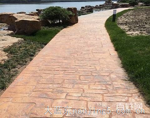 南京压花地坪价格实惠,压模路面选拓彩公司,材料批发