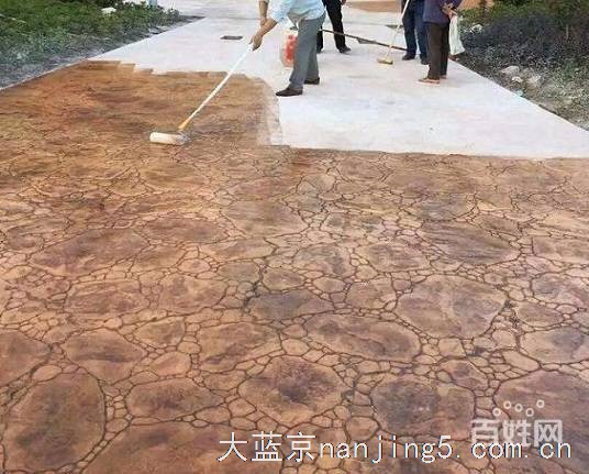 南京压花地坪价格实惠,压模路面选拓彩公司,材料批发
