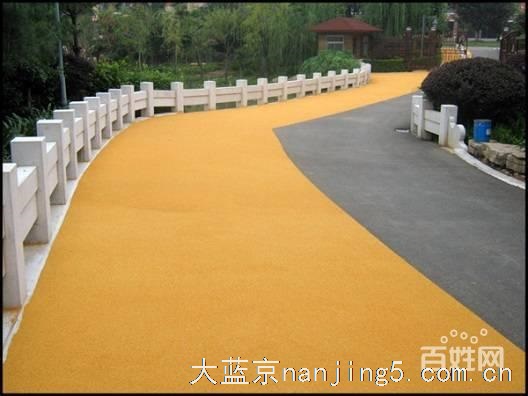 南京陶瓷颗粒路面,具有高防滑性能,色彩鲜艳施工快