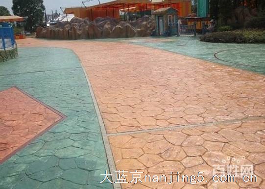 南京压花地坪价格实惠,压模路面选拓彩公司,材料批发