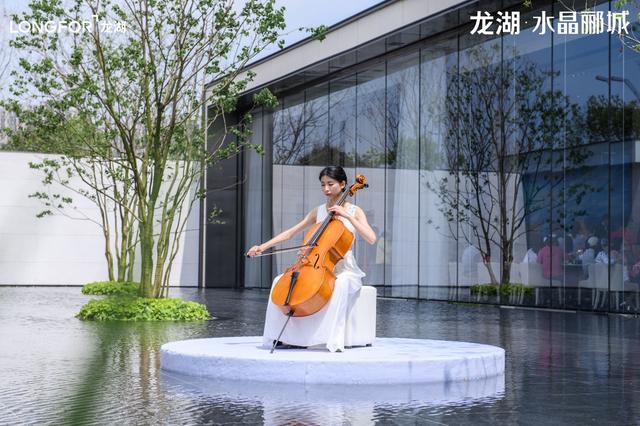 客户争相参观!龙湖水晶郦城正式亮相,滨江新城腾飞在即