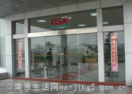 南京自动门维修,感应门维修,更换地弹簧。门禁锁维修,